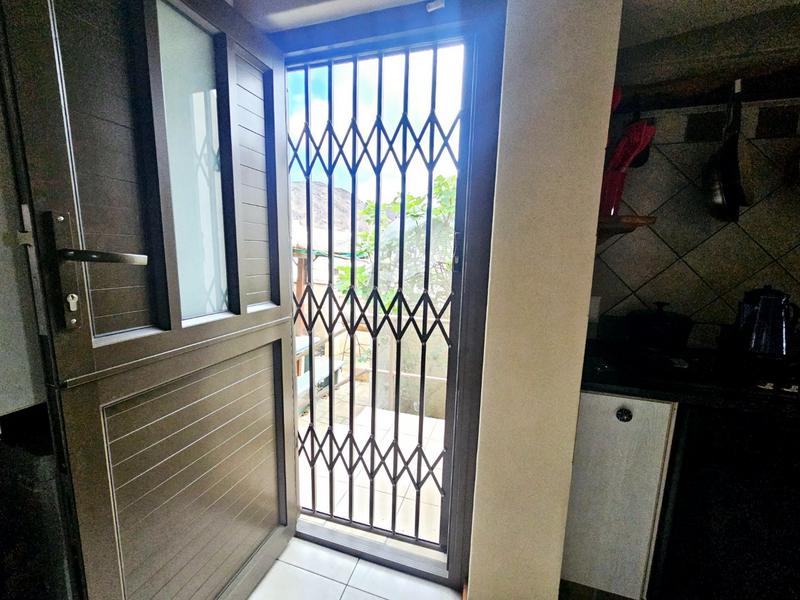 4 Bedroom Property for Sale in Vakansieplaas Western Cape